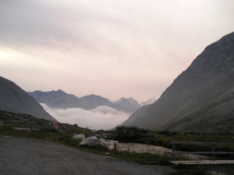 ranní mlha v údolí